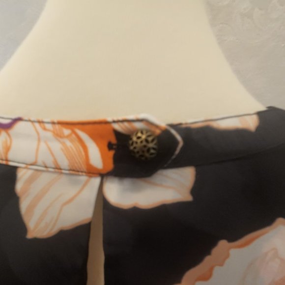 CAbi Blossom Top #5030 - Picture 6 of 10